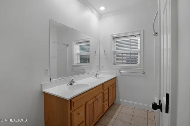 $635,000 | 1049 Rarity Bay Parkway, Vonore, TN 37885