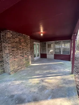 a view of livingroom with furniture