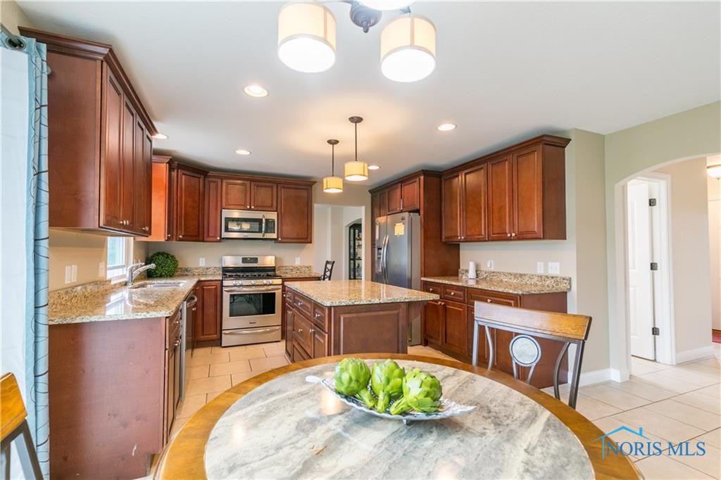 7054 Saddleback Road Maumee, OH 43537 - Photo 10 of 36 Gallery Image 10