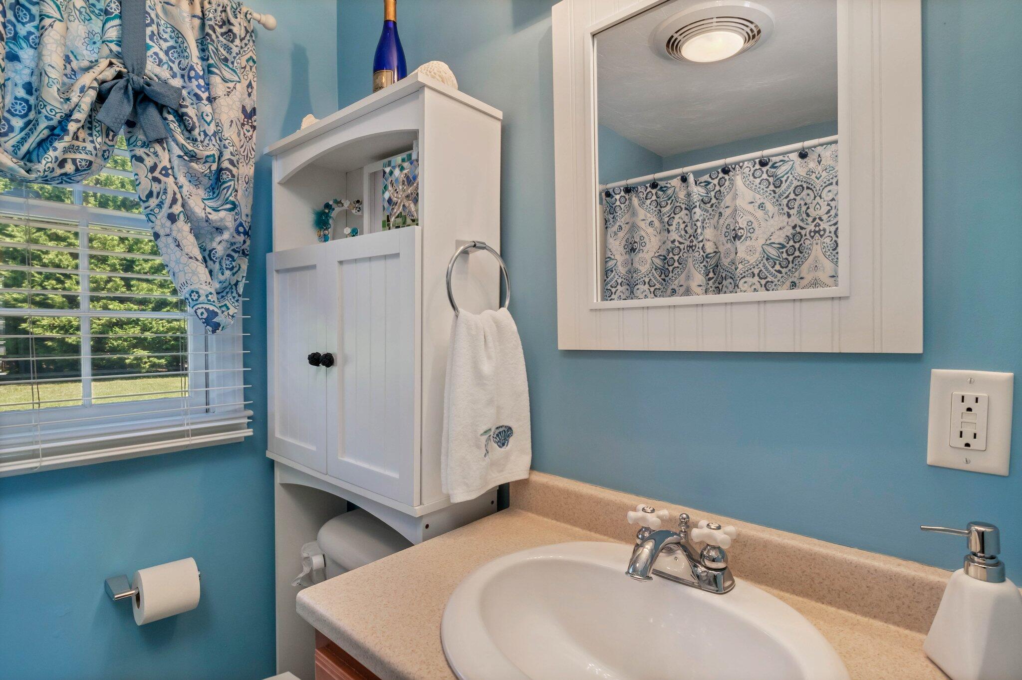 153 Jericho Path, Unit 8U Falmouth, MA 02540 - Photo 20 of 52 a bathroom with a sink and a mirror