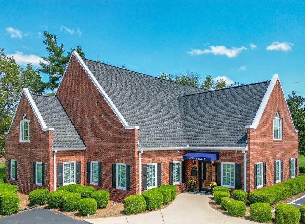 1404 North Main Street Shelbyville, TN 37160 - Photo 1 of 27 a view of house with a yard