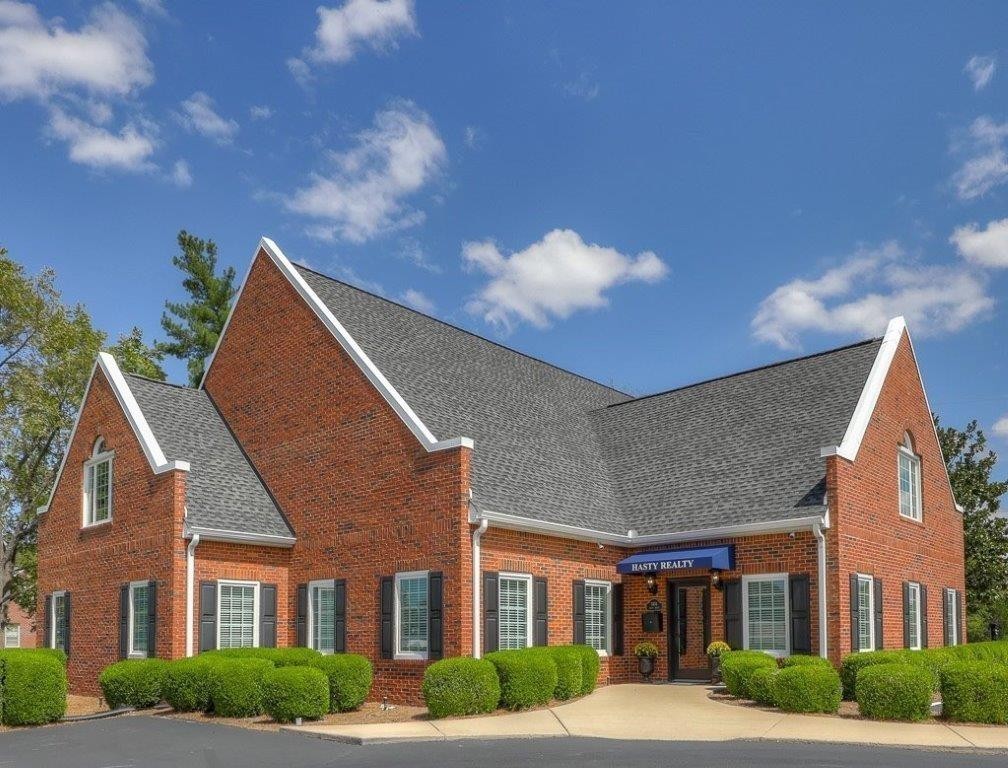 1404 North Main Street Shelbyville, TN 37160 - Photo 27 of 27 a front view of residential houses with yard and green space