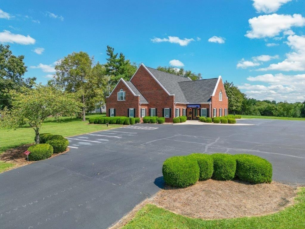 1404 North Main Street Shelbyville, TN 37160 - Photo 9 of 27 a front view of a house with a yard and garage