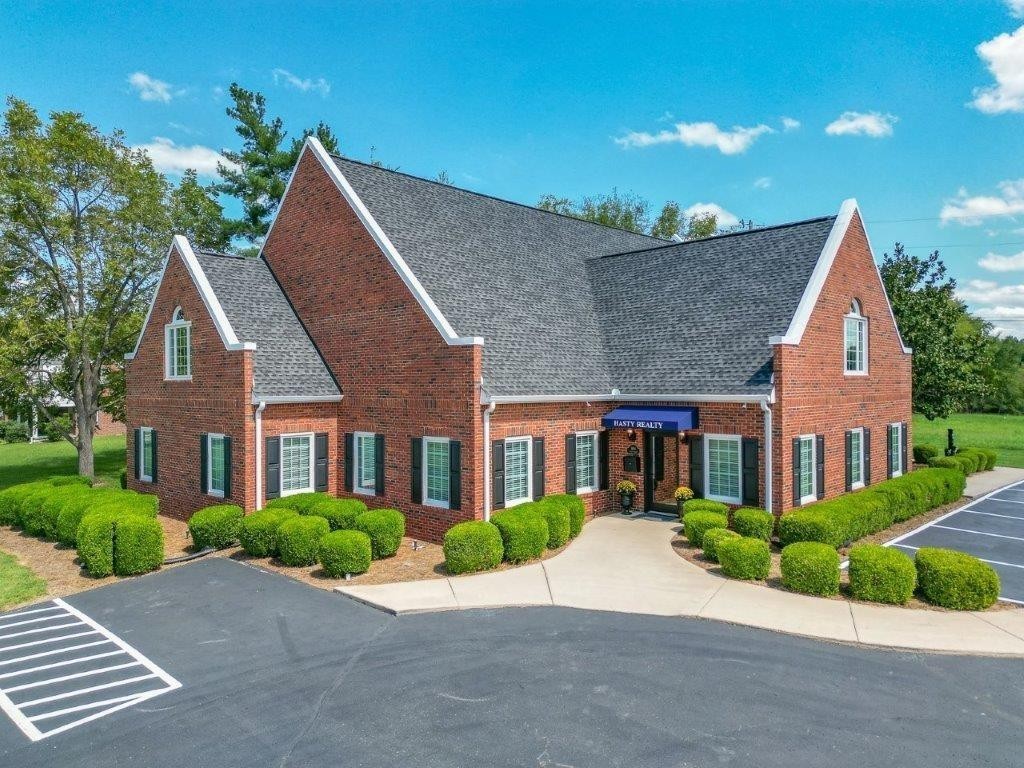 1404 North Main Street Shelbyville, TN 37160 - Photo 10 of 27 a view of a house with a yard