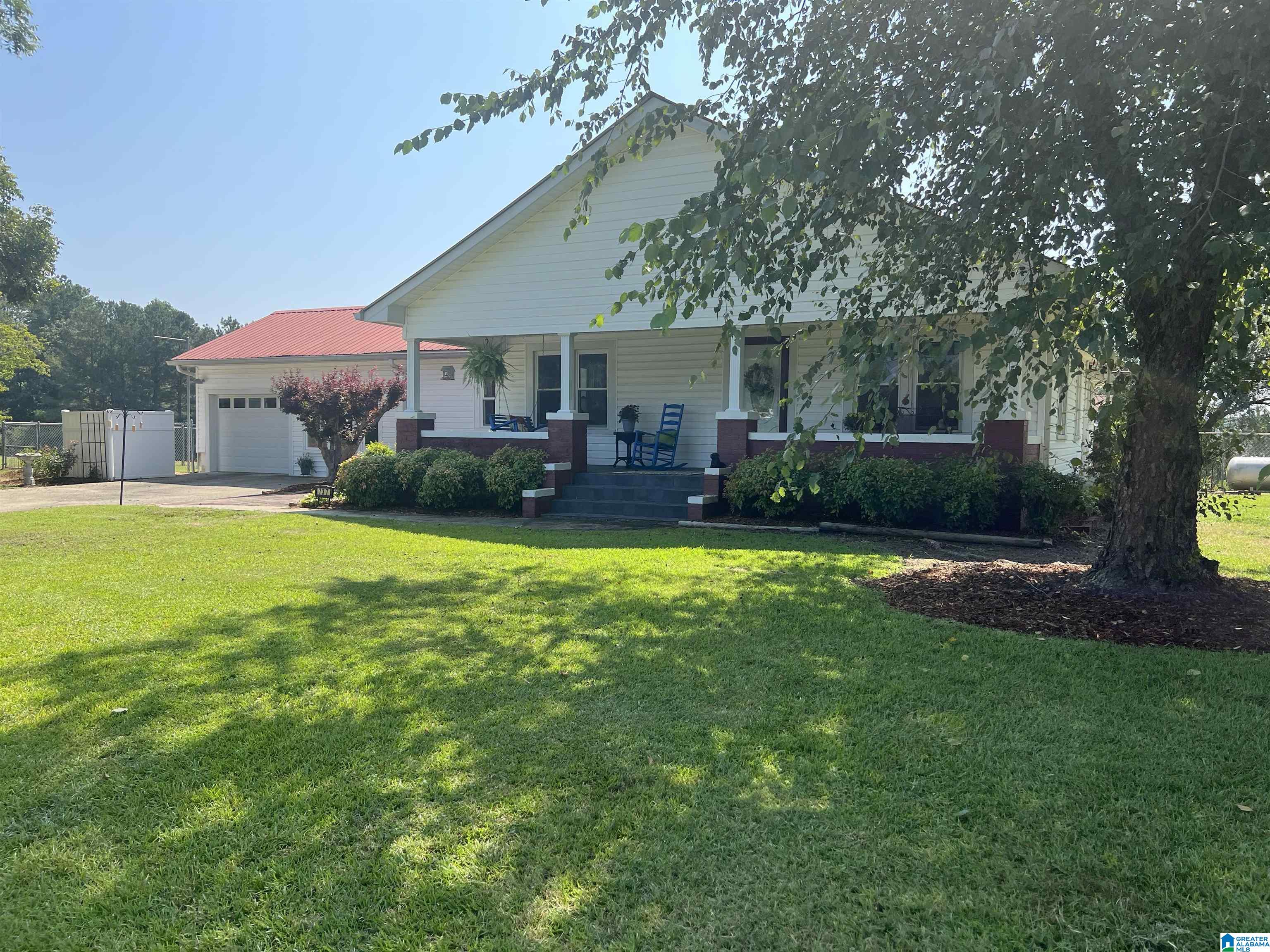 737 Armstrong Loop Hayden, AL 35079 - Photo 2 of 34