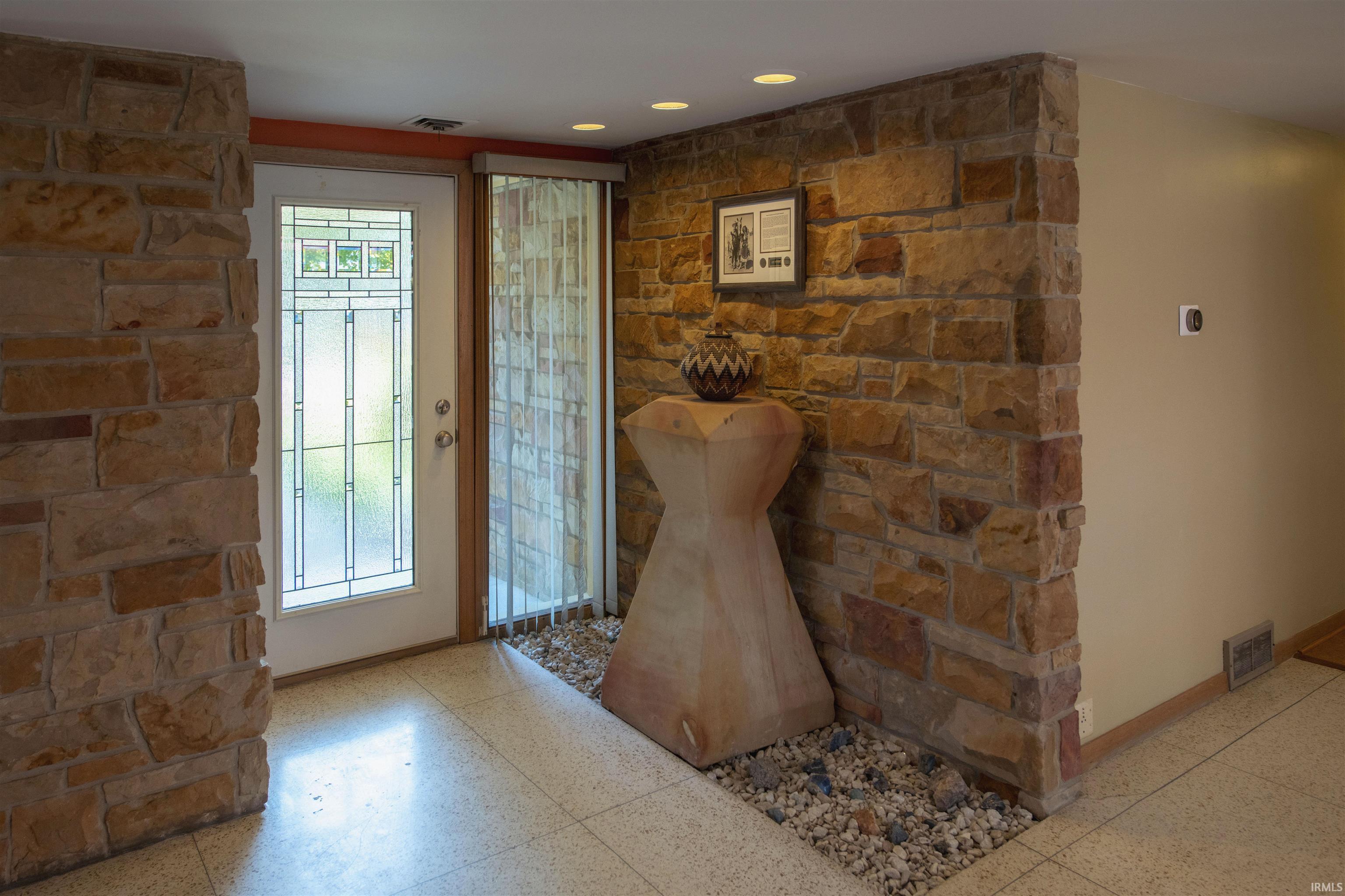 950 South Meadow Road Evansville, IN 47714 - Photo 4 of 36 Gallery Image 4