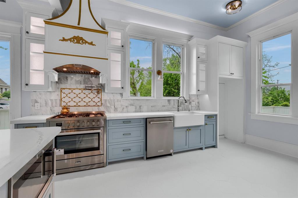 511 South Travis Street Sherman, TX 75090 - Photo 9 of 40 a kitchen with a stove and a sink