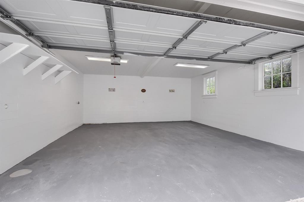 511 South Travis Street Sherman, TX 75090 - Photo 30 of 40 a view of a room with ceiling fan