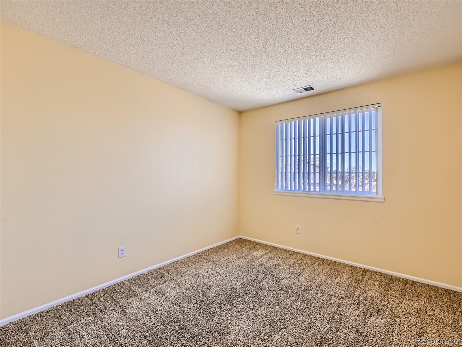 422 Chambers Way Aurora, CO 80011 - Photo 32 of 44 an empty room with windows