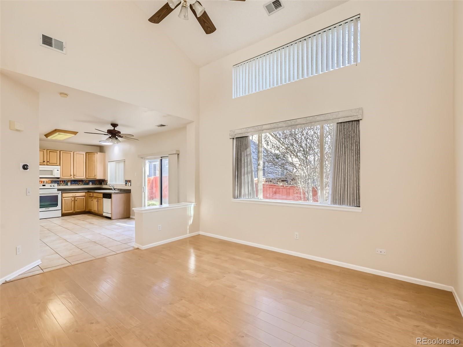 422 Chambers Way Aurora, CO 80011 - Photo 9 of 44 an entryway and livingroom with furniture