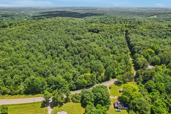 a view of a large yard with lots of green space