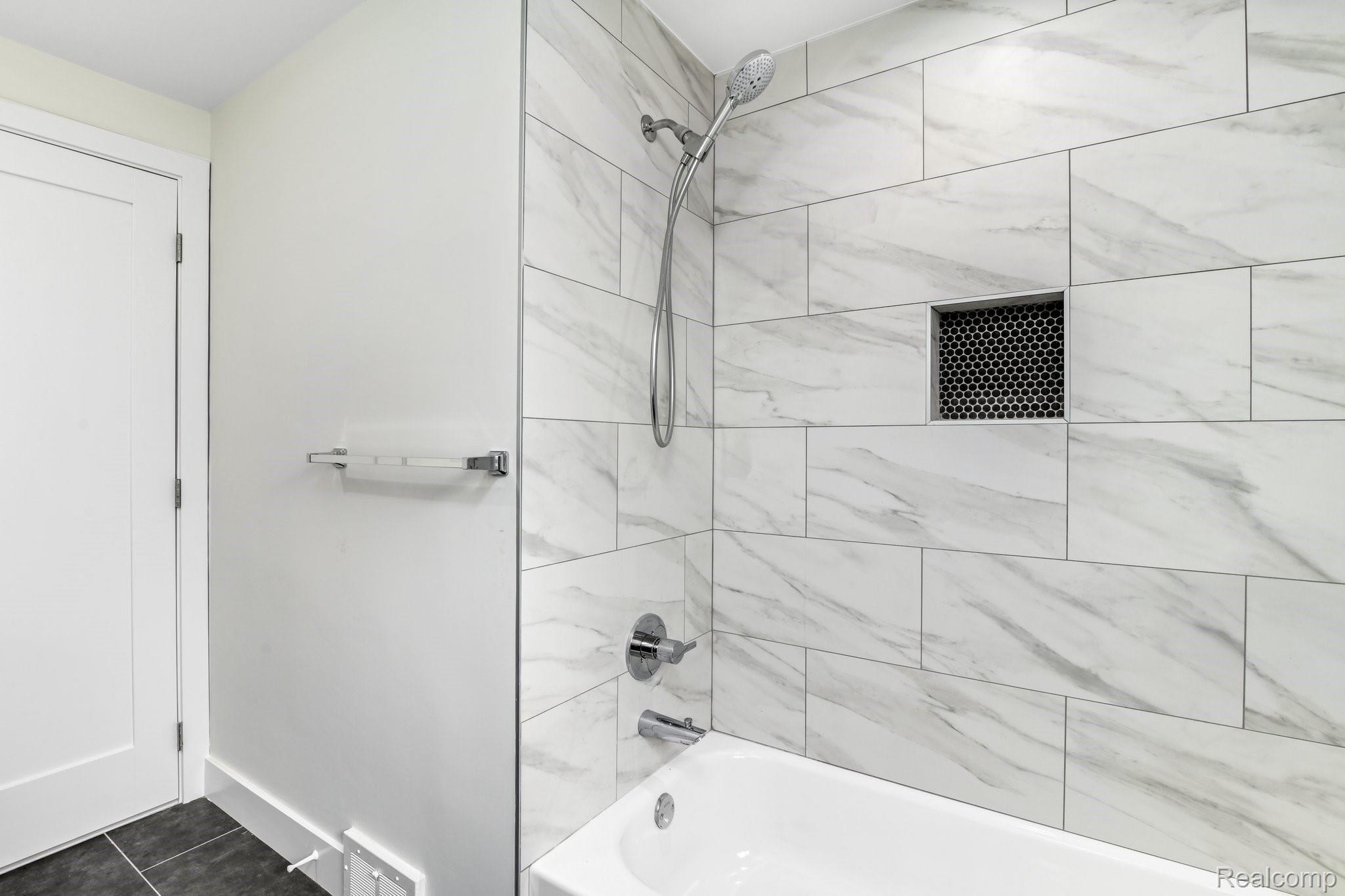 5530 Crabtree Road Bloomfield Hills, MI 48301 - Photo 12 of 34 5530 Crabtree Road - Bloomfield Township0010.jpg