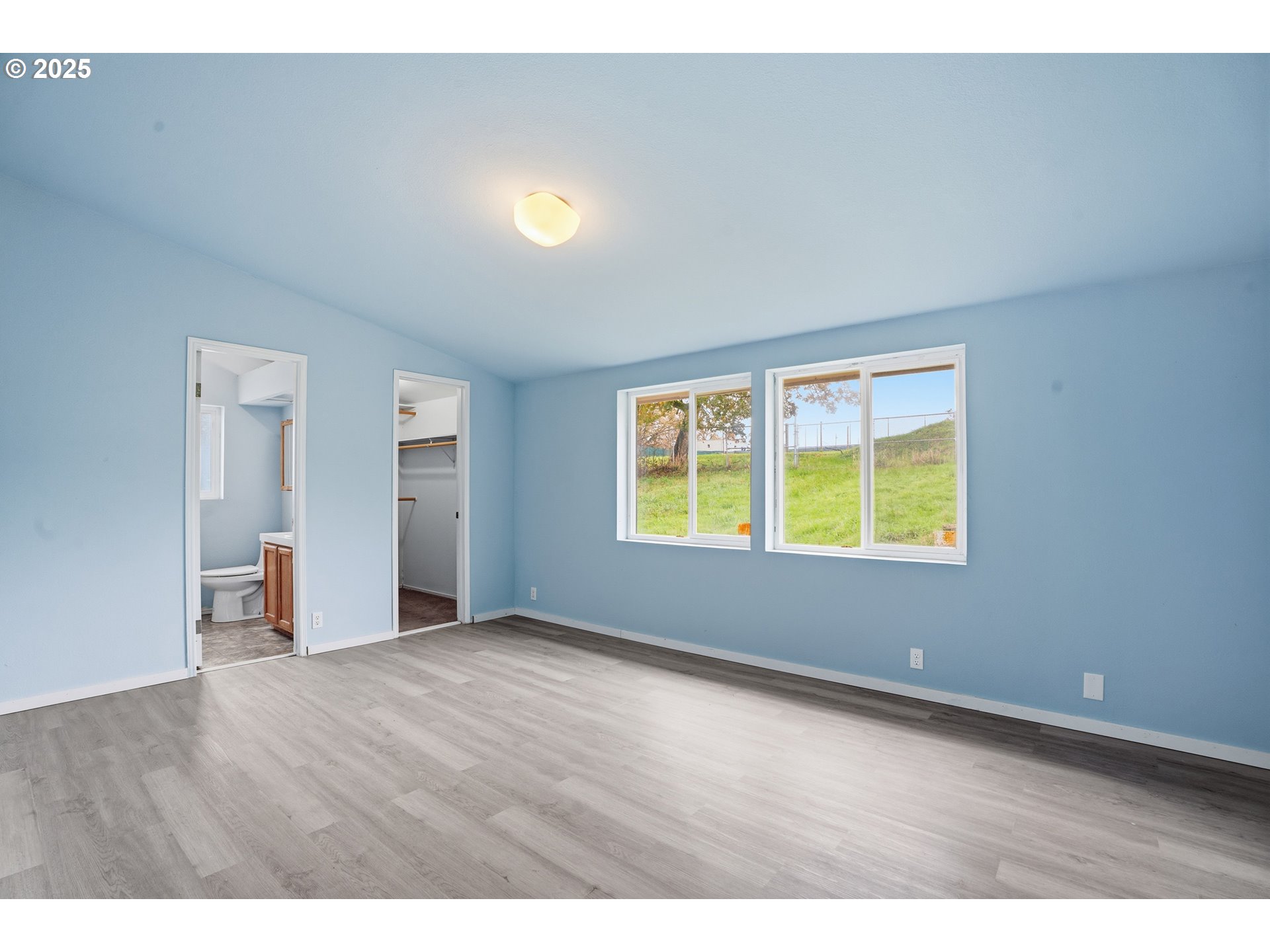 2154 Oregon Street, Unit 129 St. Helens, OR 97051 - Photo 15 of 25 Primary Bedroom