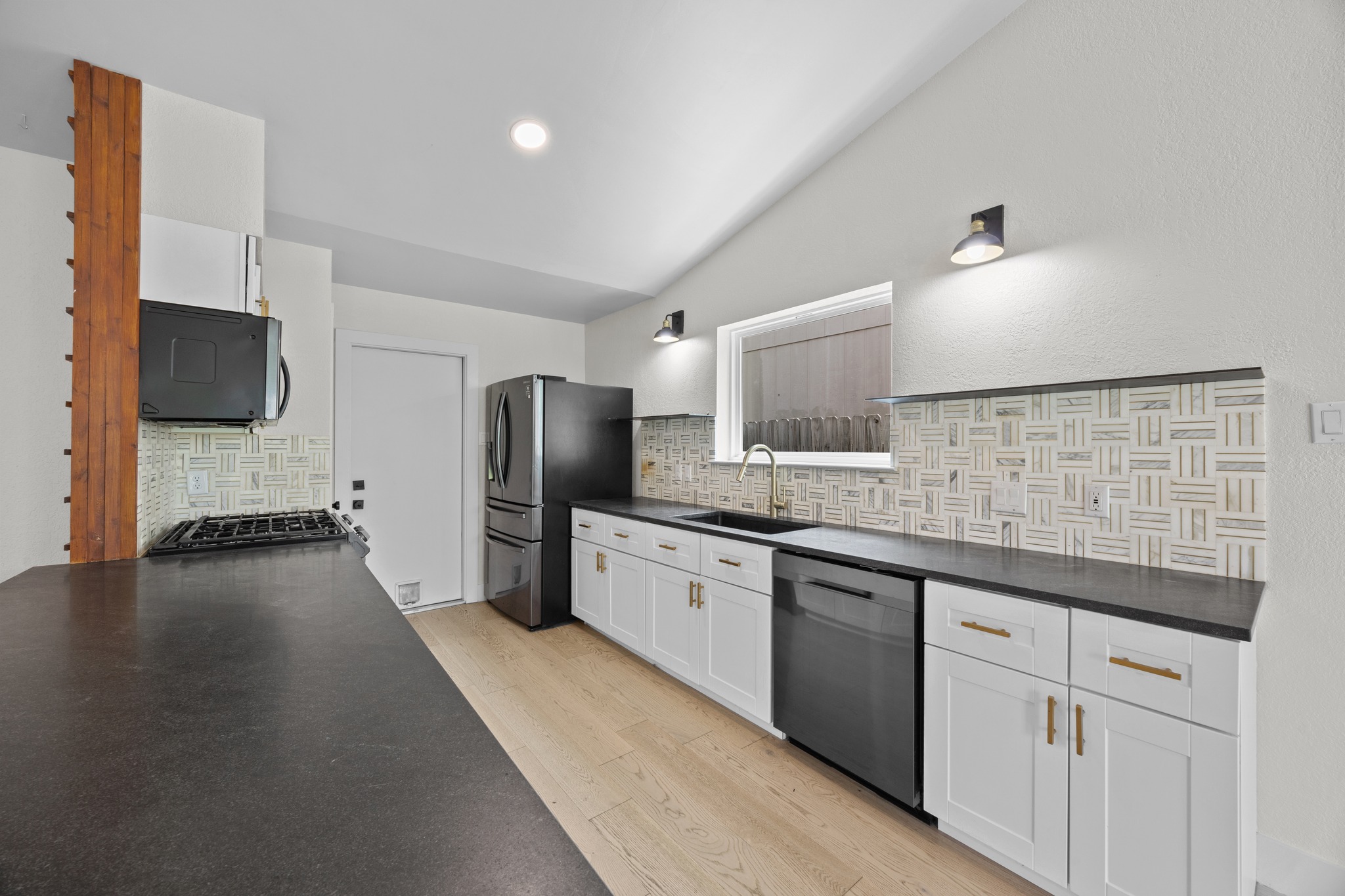 8708 Huebinger Pass Austin, TX 78745 - Photo 10 of 30