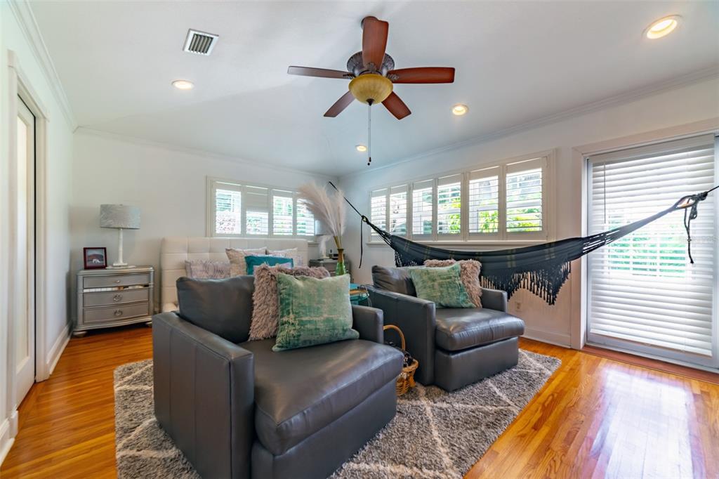 4201 West Dale Avenue Tampa, FL 33609 - Photo 33 of 77 a living room with furniture and a window