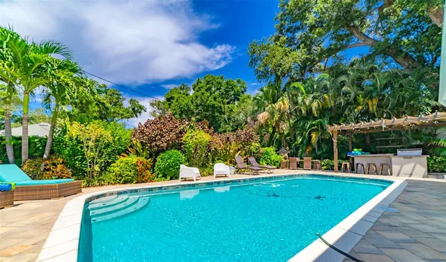 $10,000 | 4201 West Dale Avenue, Tampa, FL 33609