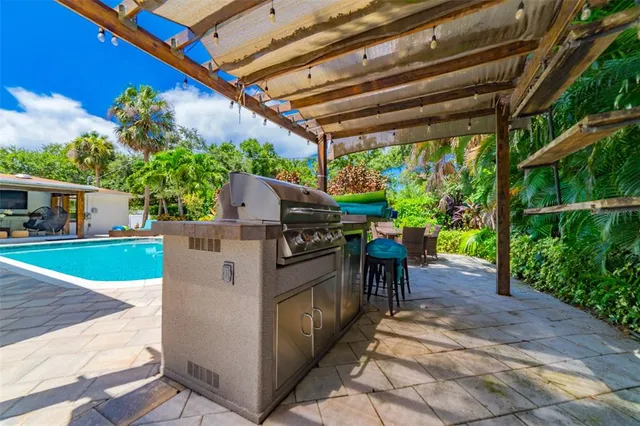 $10,000 | 4201 West Dale Avenue, Tampa, FL 33609