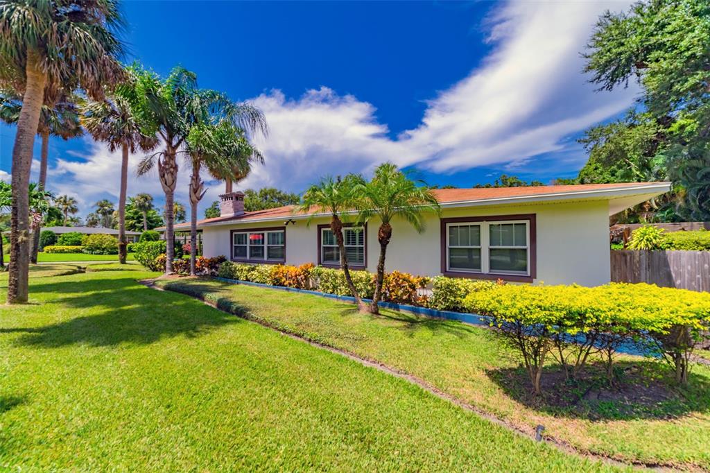 4201 West Dale Avenue Tampa, FL 33609 - Photo 62 of 77 a front view of house with yard and green space