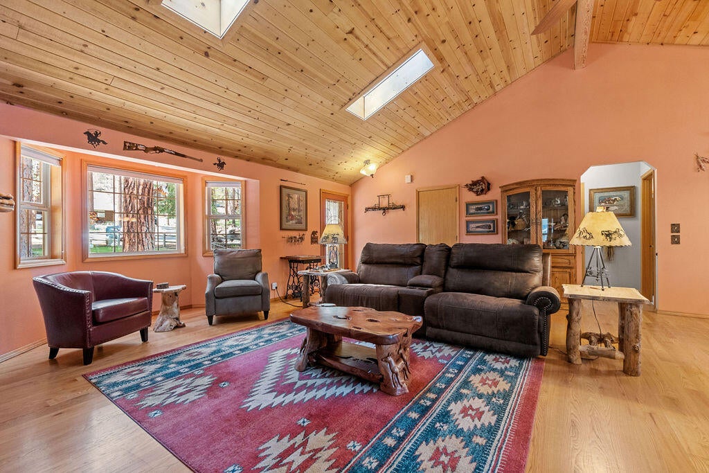 69660 Omaha Road Sisters, OR 97759 - Photo 4 of 45 DSC05586