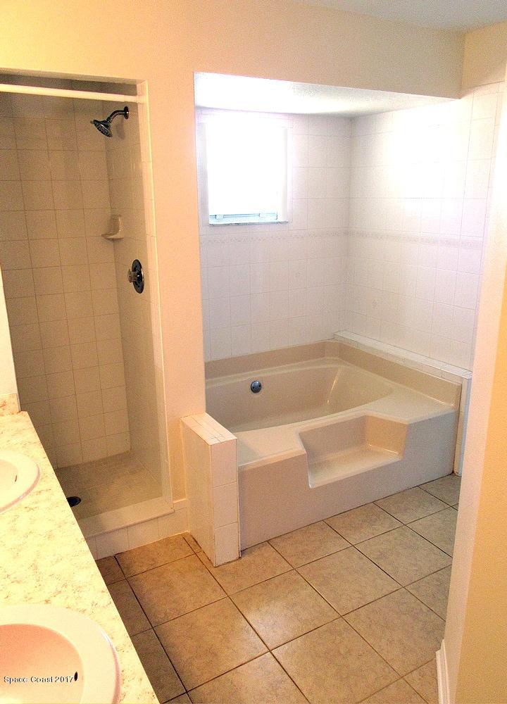 880 Evergreen Place Rockledge, FL 32955 - Photo 17 of 26 880Evergreen-MasterBath3