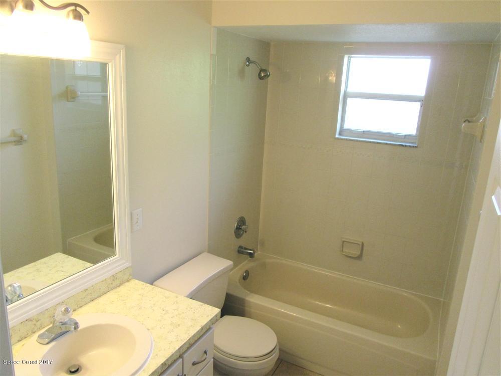 880 Evergreen Place Rockledge, FL 32955 - Photo 8 of 26 880Evergreen-GuestBath