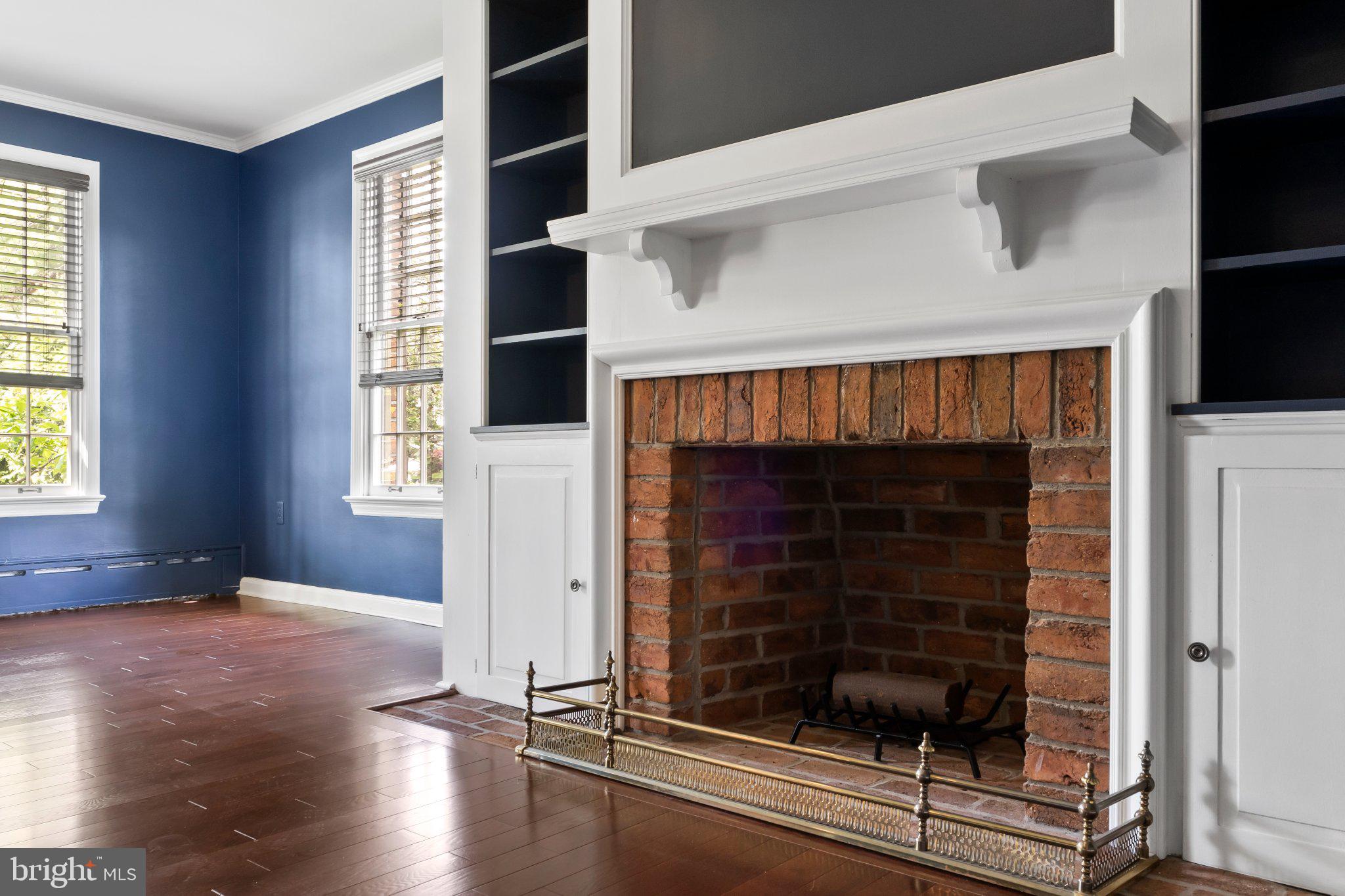 115 Kenwood Road Chambersburg, PA 17201 - Photo 25 of 74 a room with fireplace and window