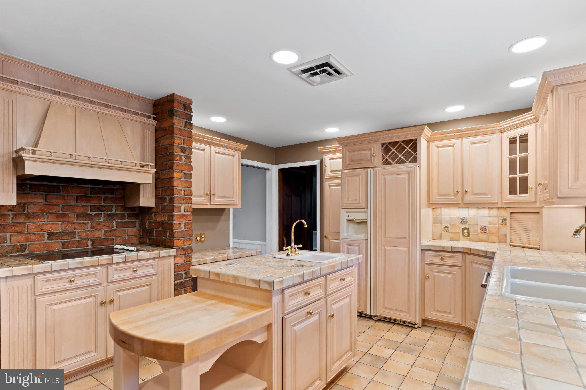 115 Kenwood Road Chambersburg, PA 17201 - Photo 31 of 74 Charming kitchen with warm wood tones.