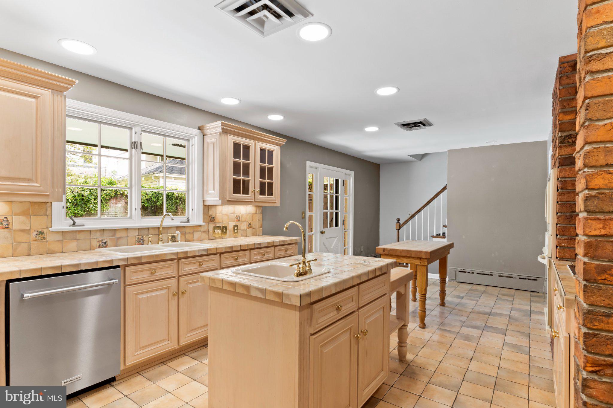 115 Kenwood Road Chambersburg, PA 17201 - Photo 32 of 74 Bright and inviting kitchen space.