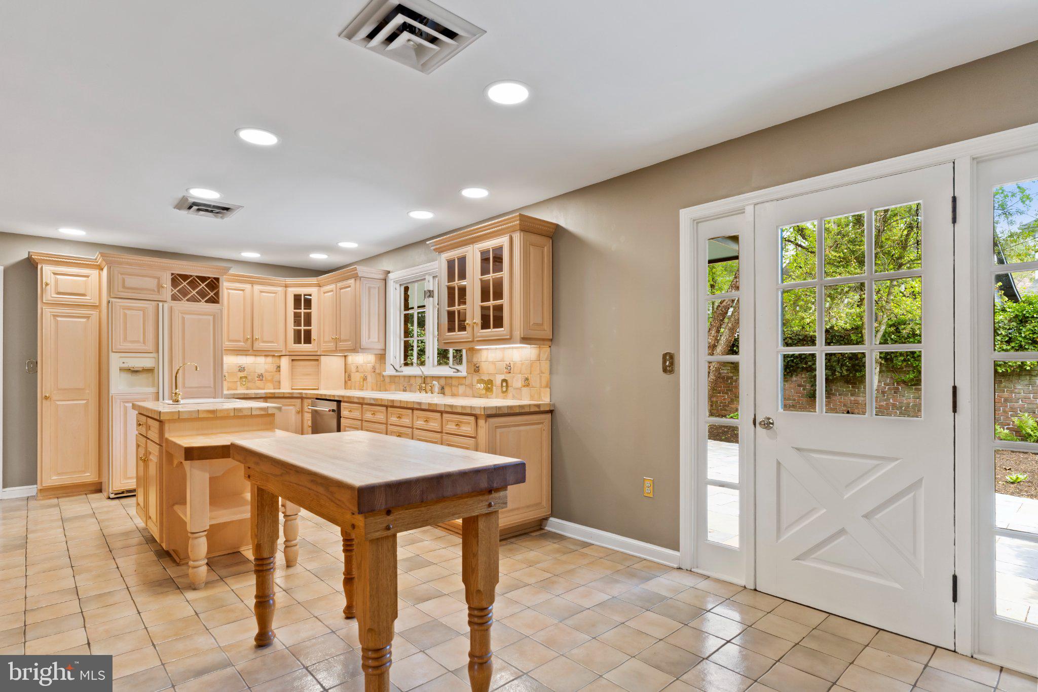 115 Kenwood Road Chambersburg, PA 17201 - Photo 33 of 74 Bright and inviting kitchen space.