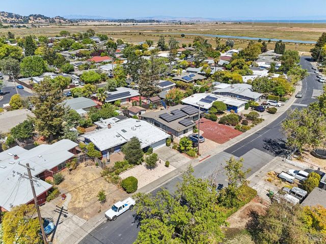 $825,000 | 833 Estancia Way, San Rafael, CA 94903