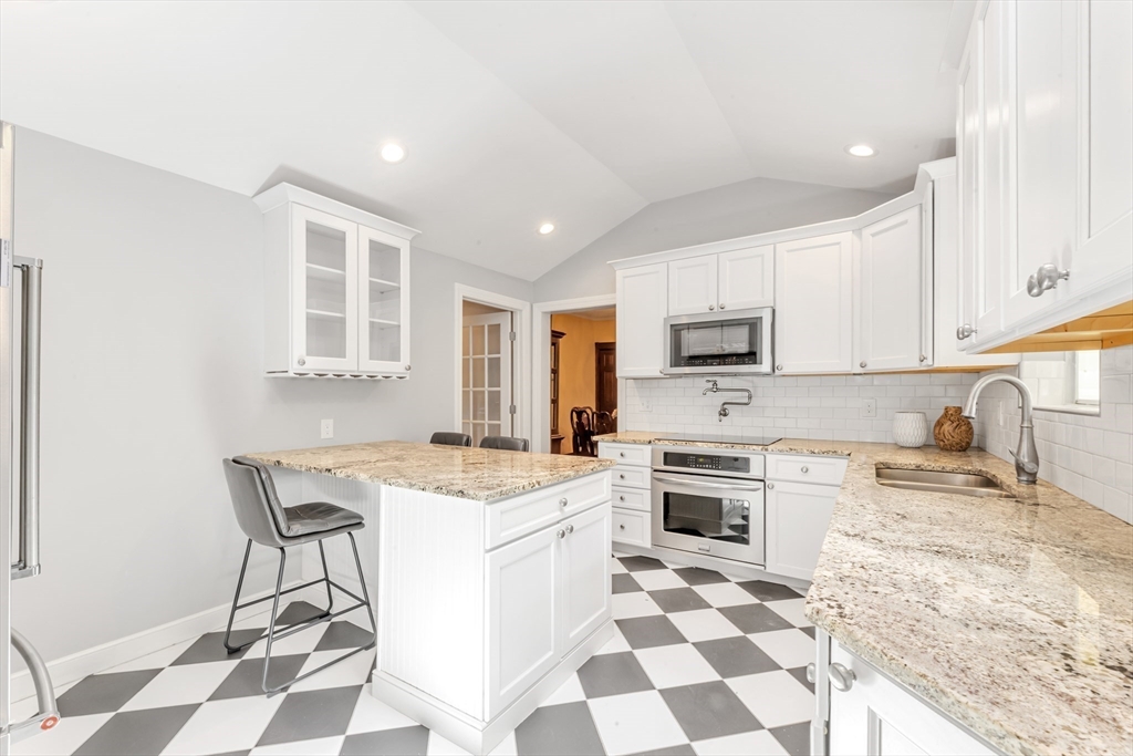 53 Thompson Street Boston, MA 02136 - Photo 5 of 35