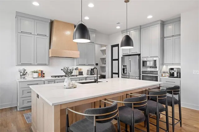 $915,000 | 8181 Valley Road, Lenexa, KS 66220