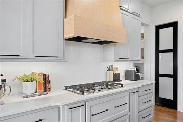 $915,000 | 8181 Valley Road, Lenexa, KS 66220