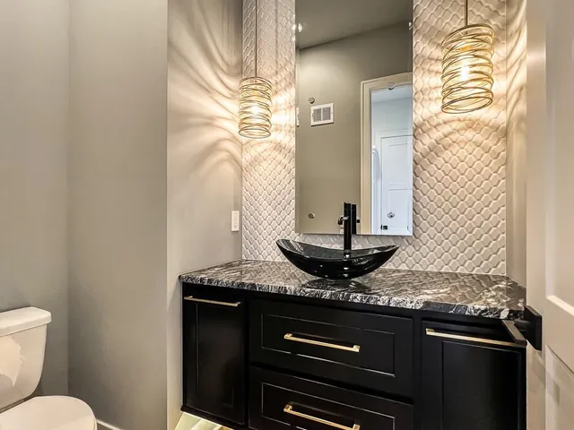 $915,000 | 8181 Valley Road, Lenexa, KS 66220