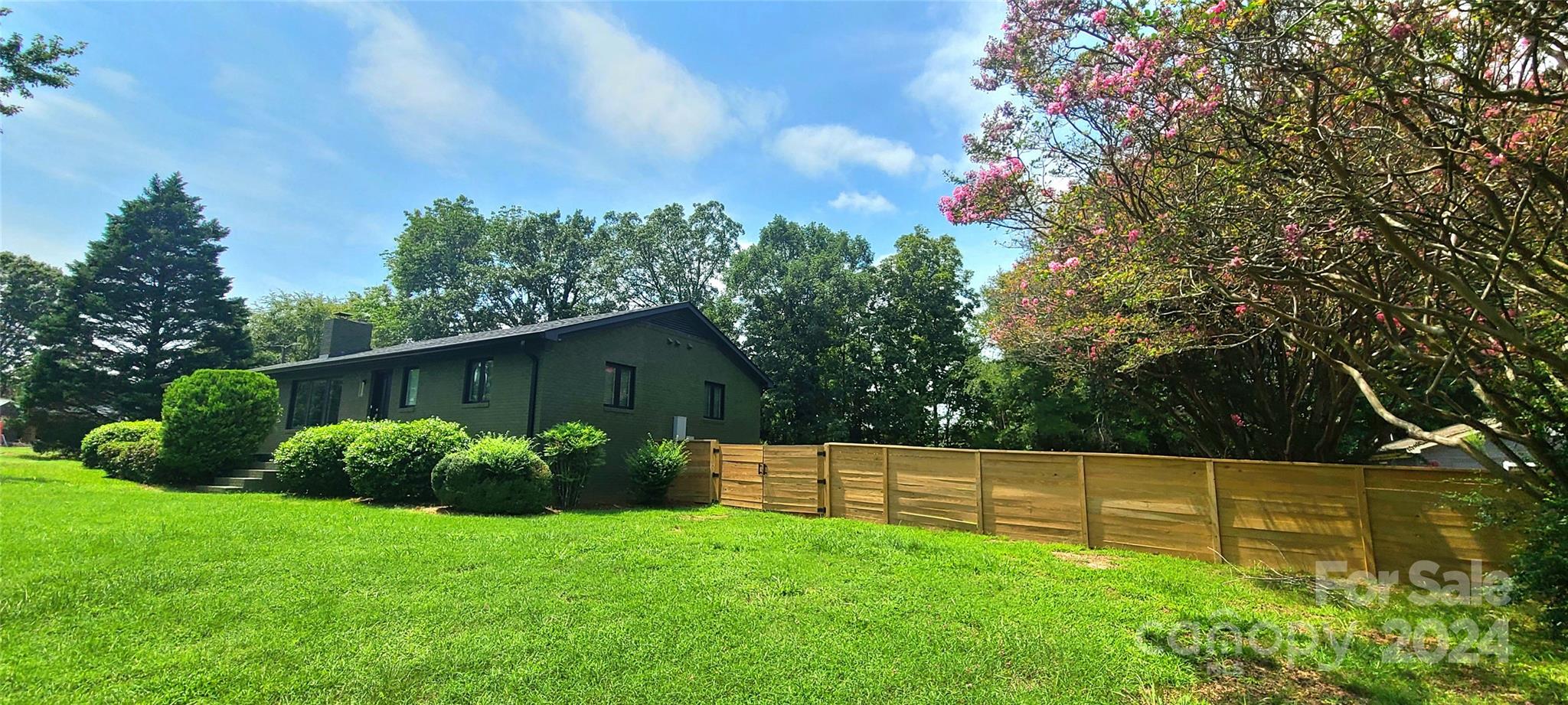 650 Fielding Road Charlotte, NC 28214 - Photo 4 of 37 Gallery Image 4