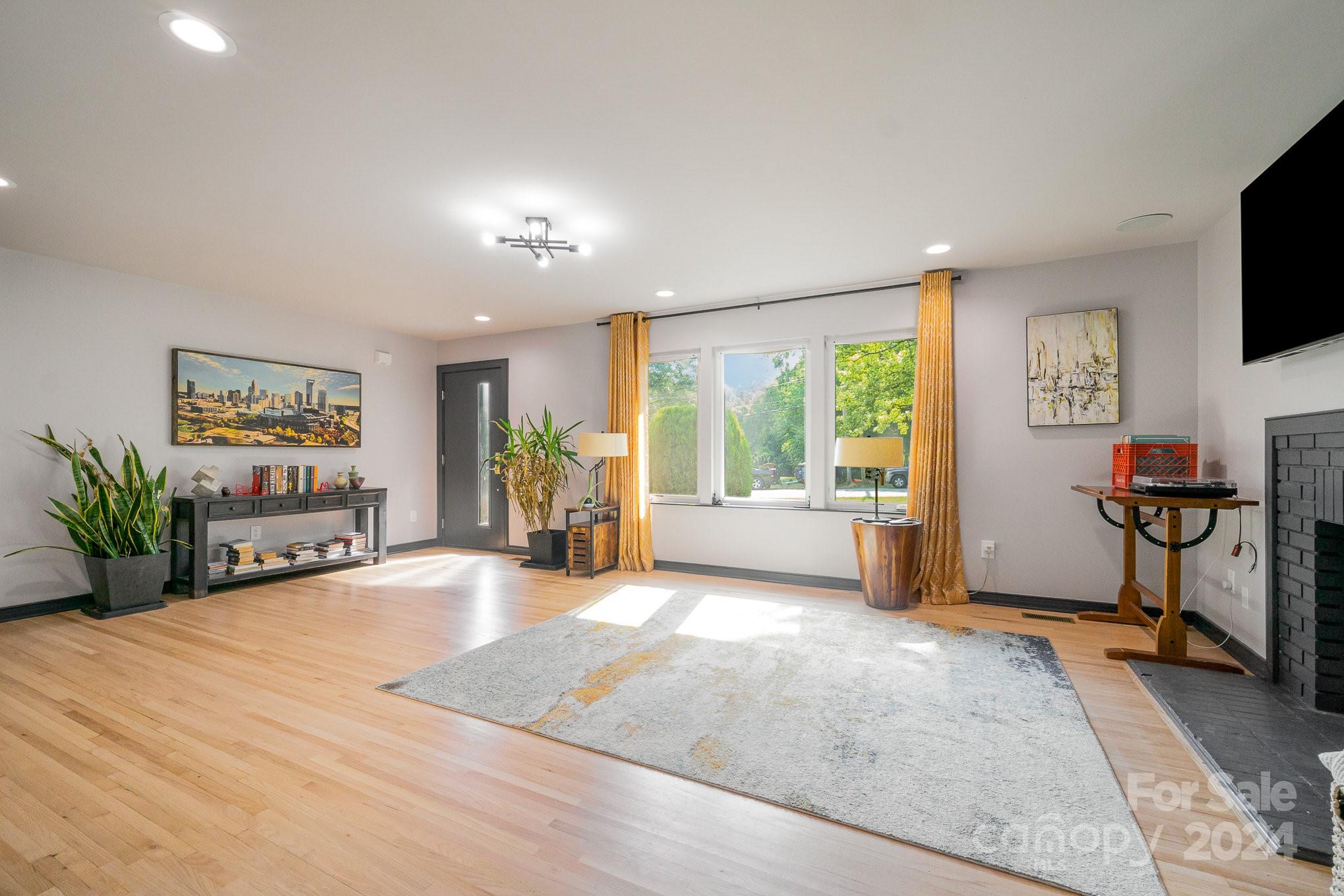 650 Fielding Road Charlotte, NC 28214 - Photo 6 of 37 Gallery Image 6