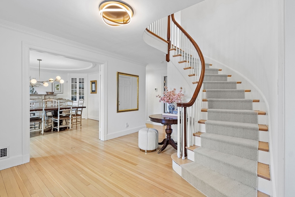 32 Pickwick Road Newton, MA 02465 - Photo 6 of 42