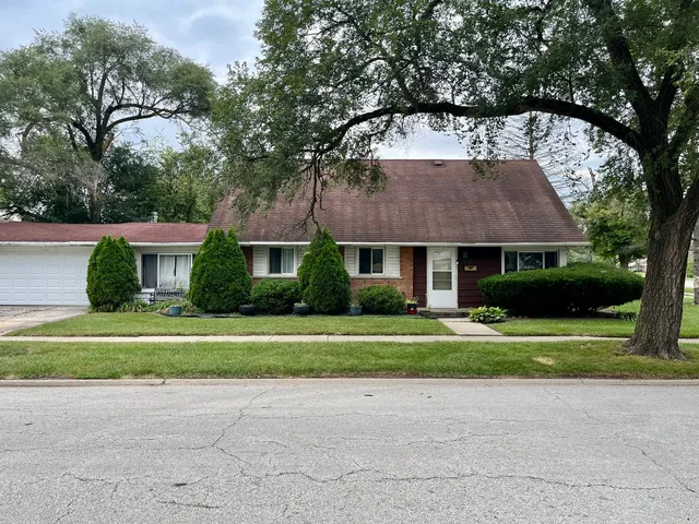 $199,900 | 220 West Raye Drive, Chicago Heights, IL 60411