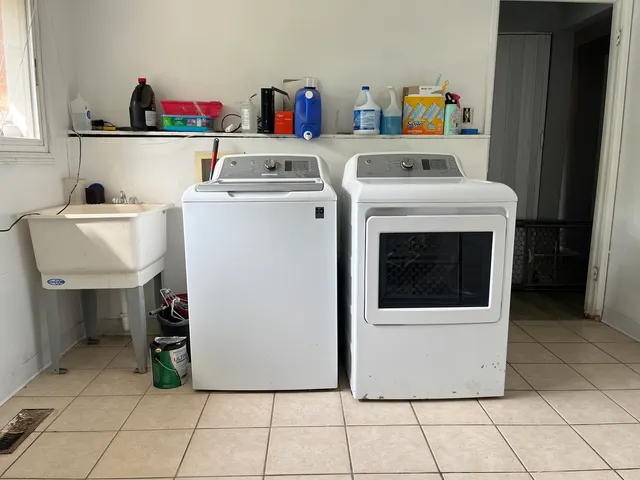 $199,900 | 220 West Raye Drive, Chicago Heights, IL 60411