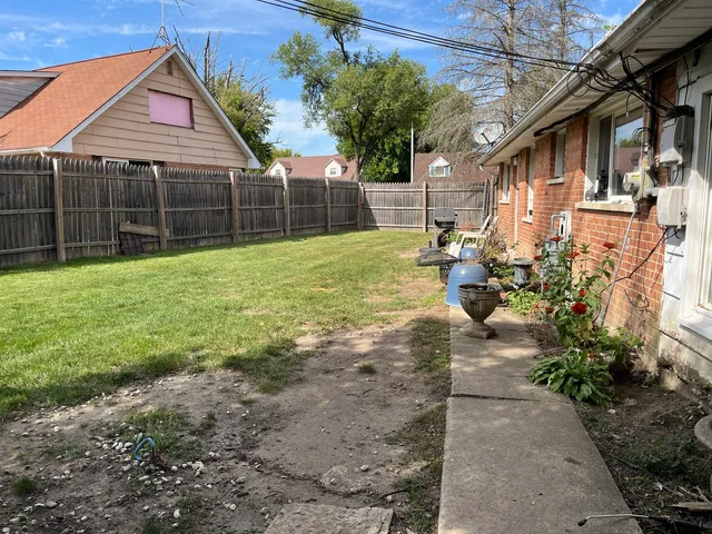 $199,900 | 220 West Raye Drive, Chicago Heights, IL 60411