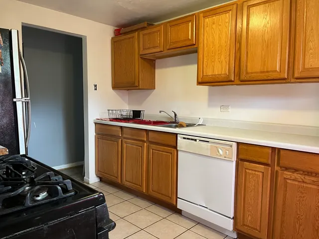 $199,900 | 220 West Raye Drive, Chicago Heights, IL 60411