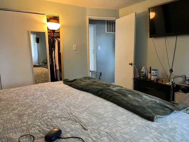 $199,900 | 220 West Raye Drive, Chicago Heights, IL 60411