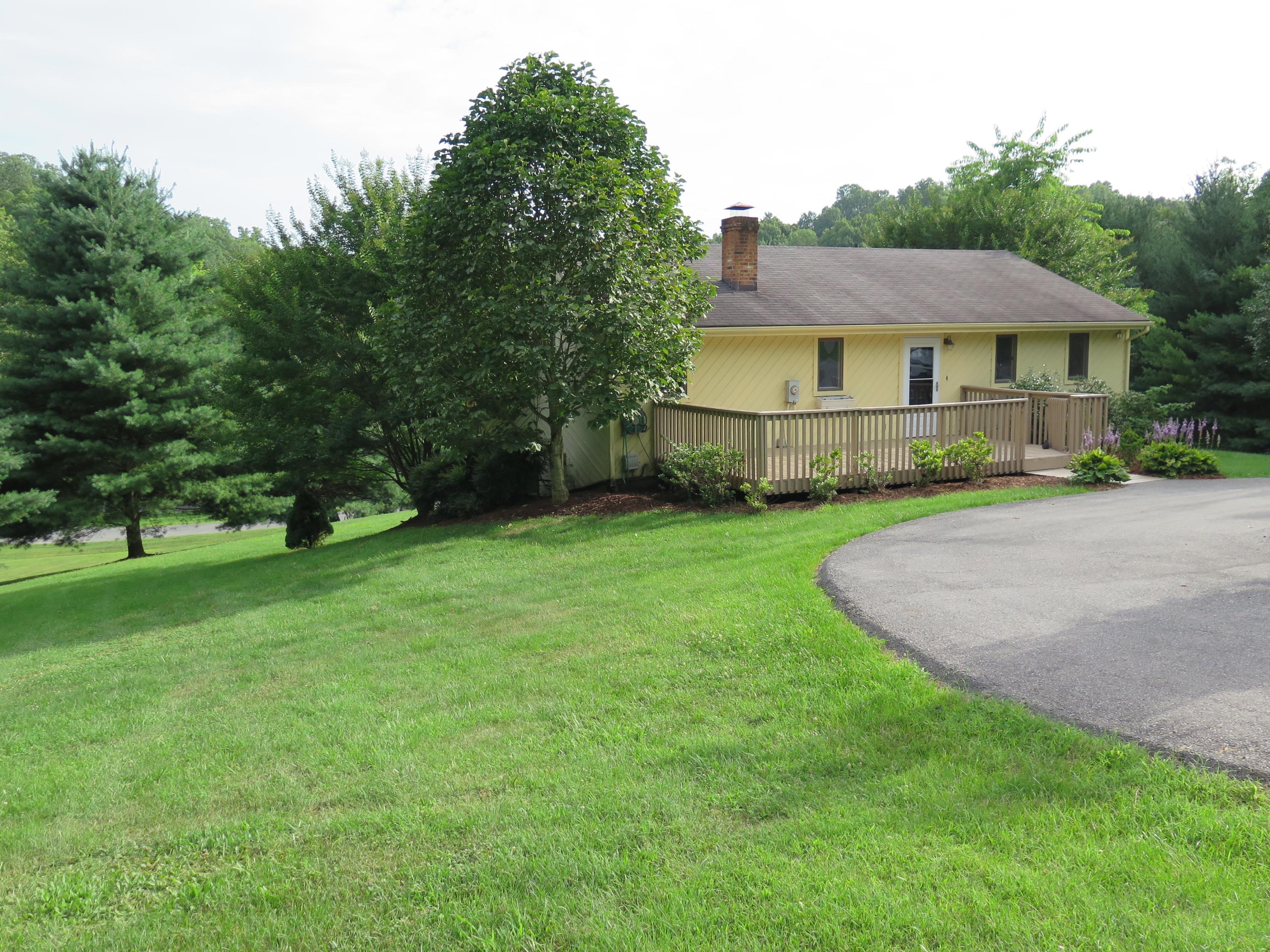 62 Mountain View Road Troutville, VA 24175 - Photo 1 of 49 62MtnView - 5