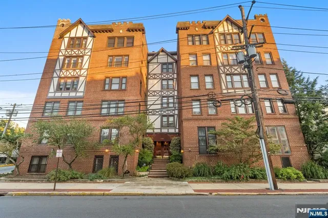 $3,000 | 109 Grand, Unit 1A, Englewood, NJ 07631