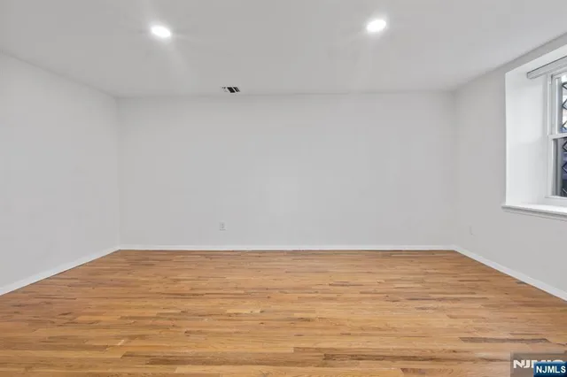 $3,000 | 109 Grand, Unit 1A, Englewood, NJ 07631