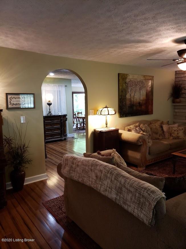 2800 Timber Hill Road Louisville, KY 40214 - Photo 16 of 83 Living Room
