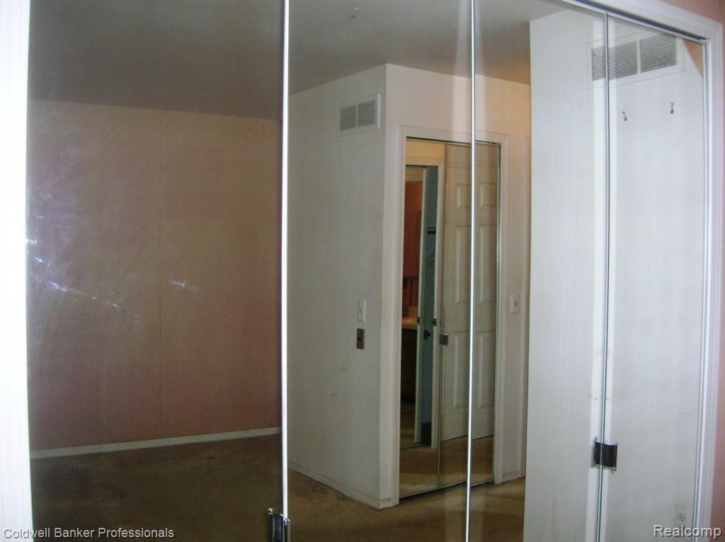 27880 Evergreen Road, Unit 19 Lathrup Village, MI 48076 - Photo 20 of 31