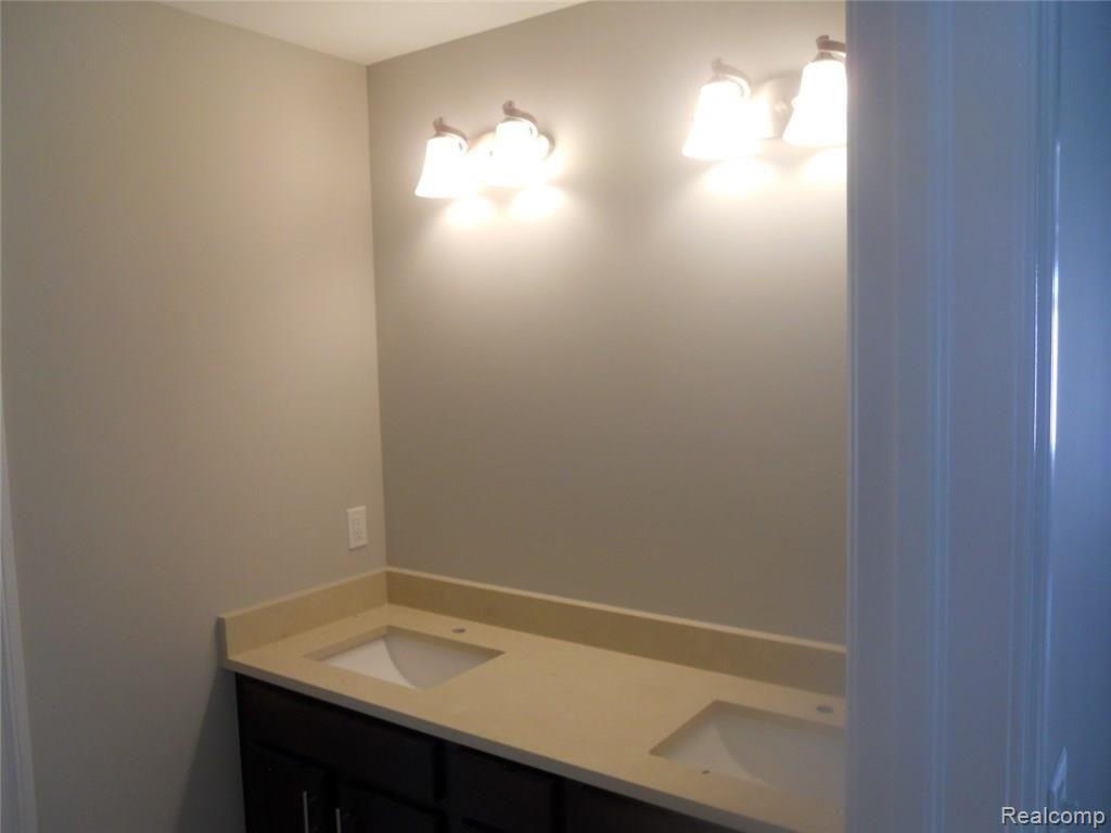 2716 Dearborn Avenue Rochester, MI 48309 - Photo 15 of 27 DSCN0277 (Large).JPG