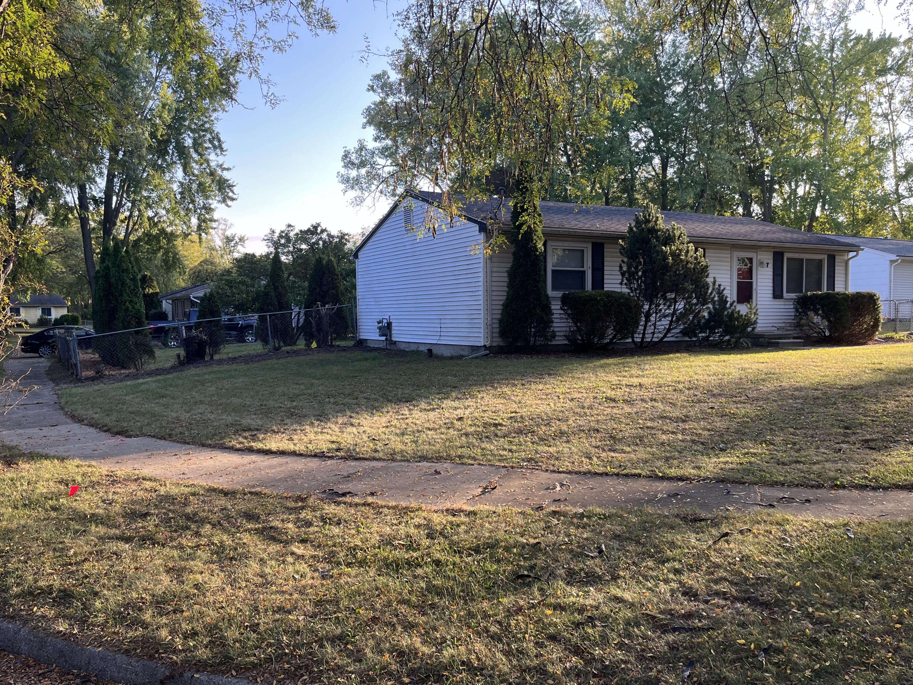 7 Metroview Court Ann Arbor, MI 48108 - Photo 2 of 25 IMG_6587