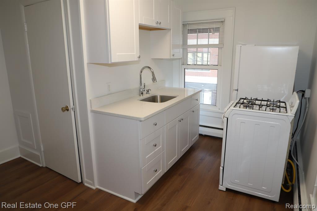 271 West Maple Road, Unit 5 Birmingham, MI 48009 - Photo 7 of 11